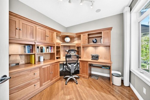 15 Discovery Woods Villas Sw, Calgary, AB 