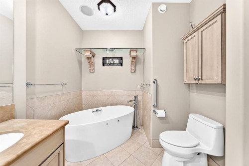 15 Discovery Woods Villas Sw, Calgary, AB 