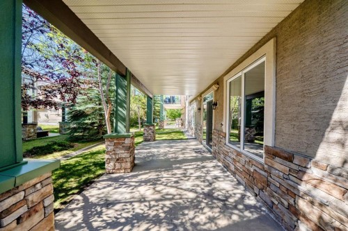 15 Discovery Woods Villas Sw, Calgary, AB 