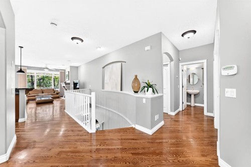 15 Discovery Woods Villas Sw, Calgary, AB 