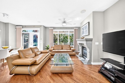 15 Discovery Woods Villas Sw, Calgary, AB 