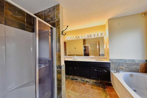 131 Hawkstone Drive Nw, Calgary, AB 