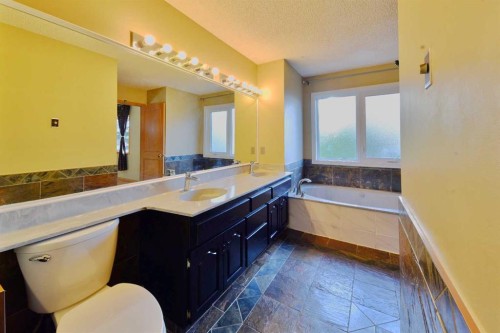 131 Hawkstone Drive Nw, Calgary, AB 
