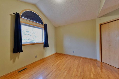 131 Hawkstone Drive Nw, Calgary, AB 