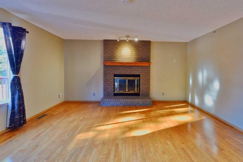 131 Hawkstone Drive Nw, Calgary, AB 