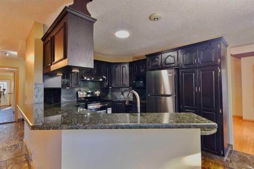 131 Hawkstone Drive Nw, Calgary, AB 