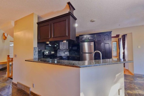 131 Hawkstone Drive Nw, Calgary, AB 