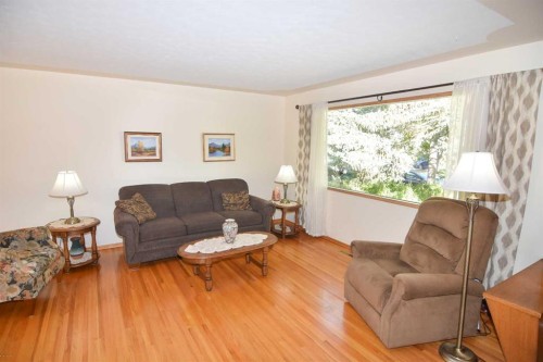 1987 Cottonwood Crescent Se, Calgary, AB 