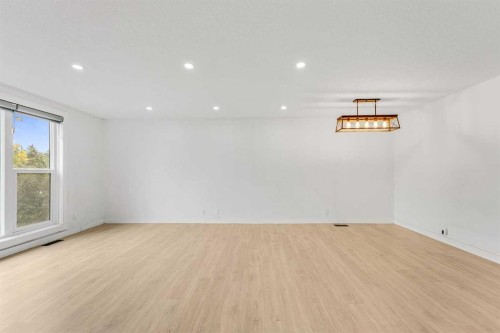 124 Castlebrook Road Ne, Calgary, AB 