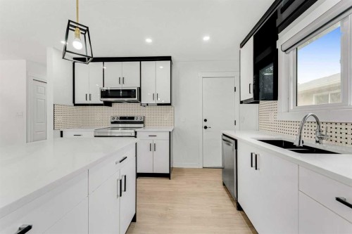 124 Castlebrook Road Ne, Calgary, AB 