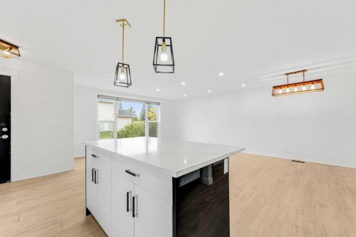 124 Castlebrook Road Ne, Calgary, AB 