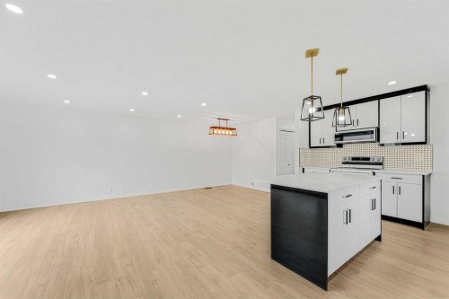 124 Castlebrook Road Ne, Calgary, AB 