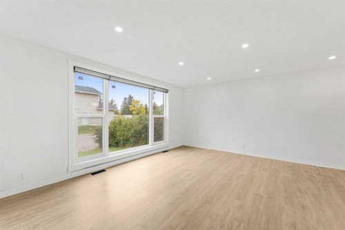 124 Castlebrook Road Ne, Calgary, AB 