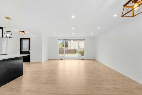 124 Castlebrook Road Ne, Calgary, AB 