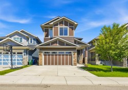 129 Kingsbury Close SEAirdrie, AB T4A 0R4