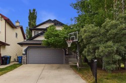 51 Panamount Heights NW Calgary, AB T3K 5T2