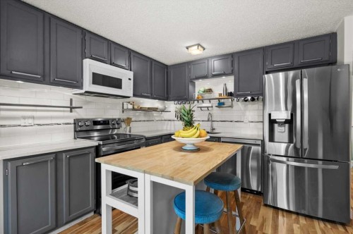 208 Queenston Heights Se, Calgary, AB 