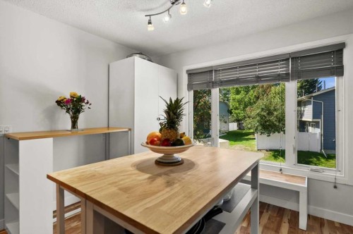 208 Queenston Heights Se, Calgary, AB 