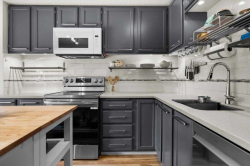 208 Queenston Heights Se, Calgary, AB 