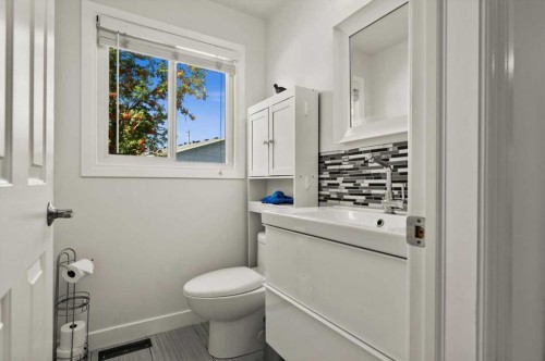 208 Queenston Heights Se, Calgary, AB 
