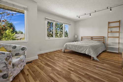 208 Queenston Heights Se, Calgary, AB 