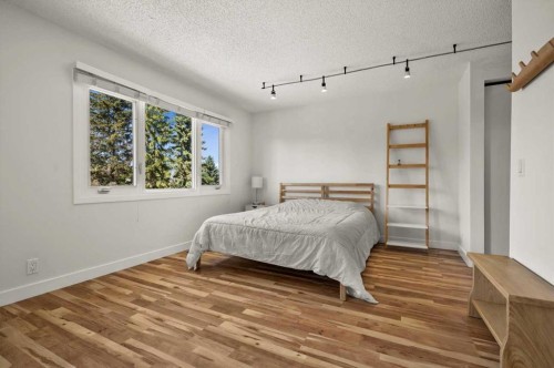 208 Queenston Heights Se, Calgary, AB 