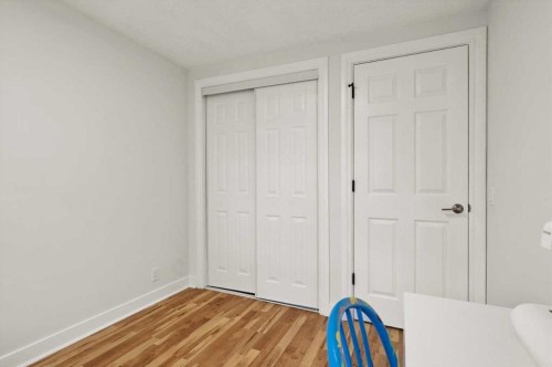 208 Queenston Heights Se, Calgary, AB 