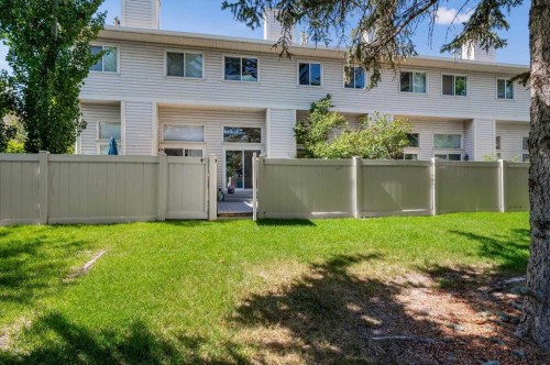 208 Queenston Heights Se, Calgary, AB 
