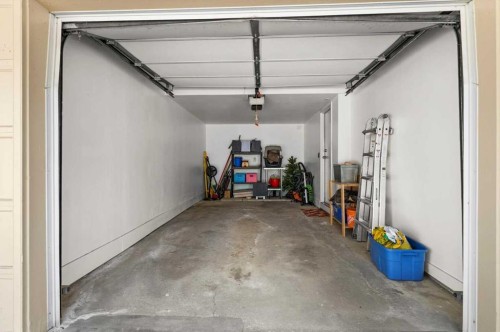 208 Queenston Heights Se, Calgary, AB 