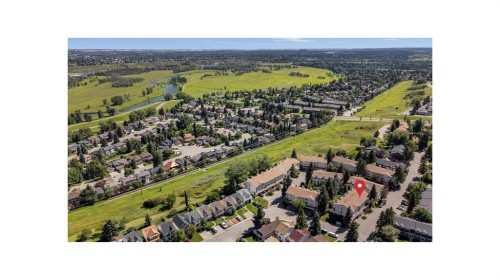 208 Queenston Heights Se, Calgary, AB 