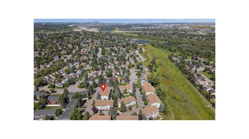 208 Queenston Heights Se, Calgary, AB 