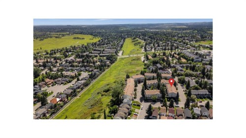 208 Queenston Heights Se, Calgary, AB 