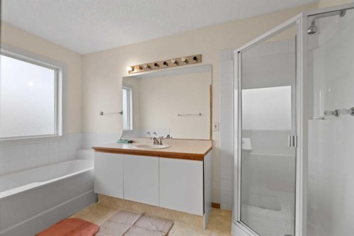 137 Martinpark Way Ne, Calgary, AB 