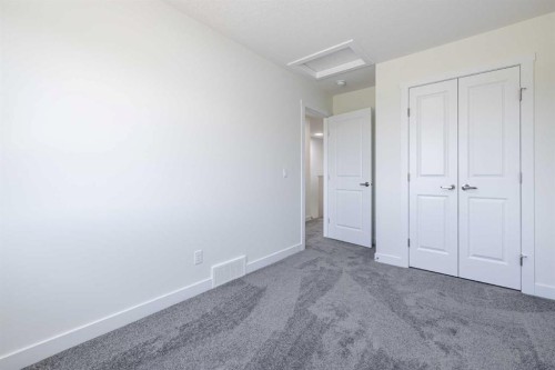 11 Tillotson Loop, Okotoks, AB 