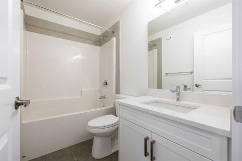 11 Tillotson Loop, Okotoks, AB 