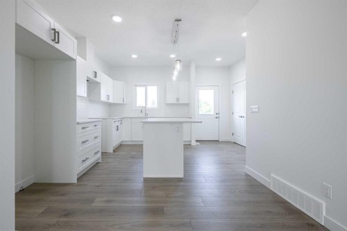 11 Tillotson Loop, Okotoks, AB 