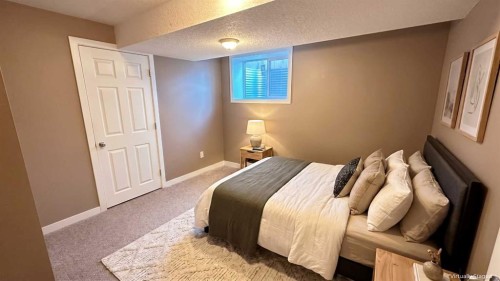 36 Castleglen Way Ne, Calgary, AB 