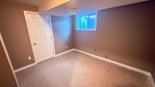 36 Castleglen Way Ne, Calgary, AB 