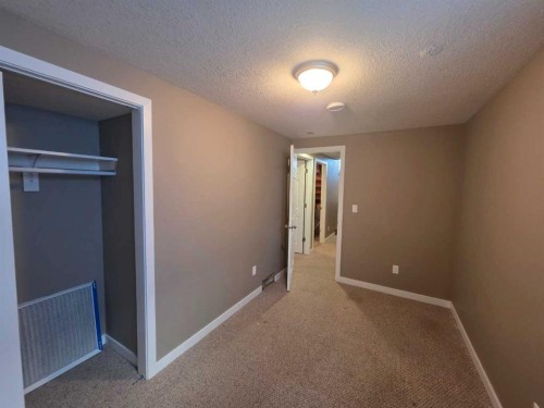 36 Castleglen Way Ne, Calgary, AB 