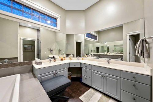 12 Patina Hill Sw, Calgary, AB 