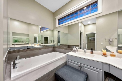 12 Patina Hill Sw, Calgary, AB 
