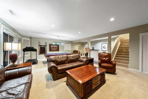 12 Patina Hill Sw, Calgary, AB 