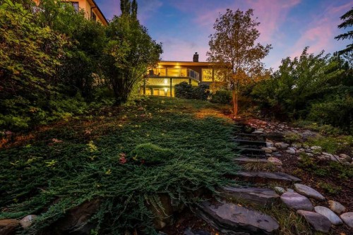 12 Patina Hill Sw, Calgary, AB 