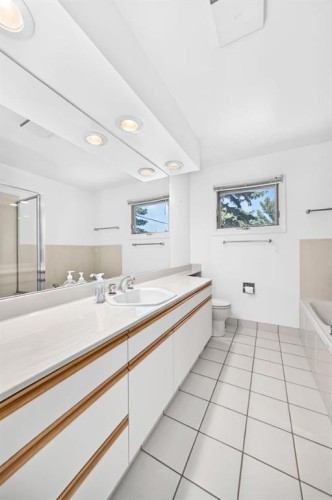 1104 Southglen Drive Sw, Calgary, AB 
