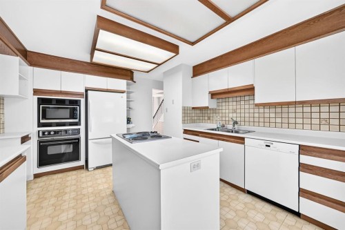1104 Southglen Drive Sw, Calgary, AB 