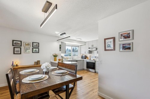532 Queensland Circle Se, Calgary, AB 