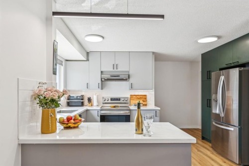 532 Queensland Circle Se, Calgary, AB 
