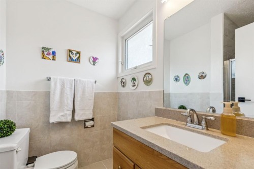 532 Queensland Circle Se, Calgary, AB 