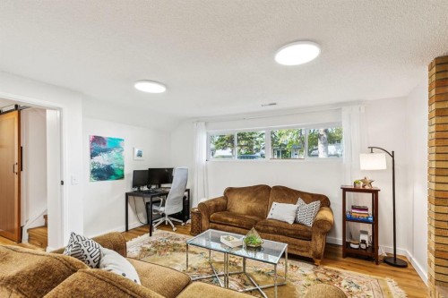 532 Queensland Circle Se, Calgary, AB 