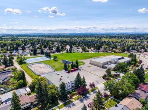 532 Queensland Circle Se, Calgary, AB 